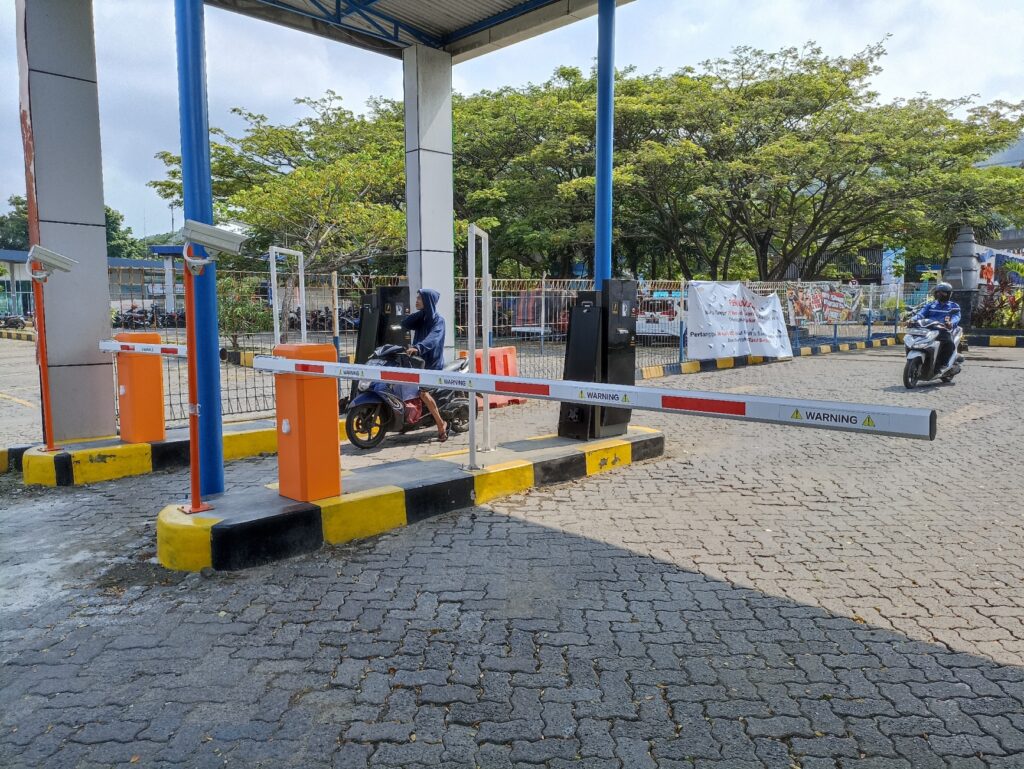 Sistem Parkir Semi Manless 2 IN 1 OUT di ASDP Pelabuhan Penyebrangan Merak Sistem Parkir Semi Manless 2 IN 1 OUT di ASDP Pelabuhan Penyebrangan Merak